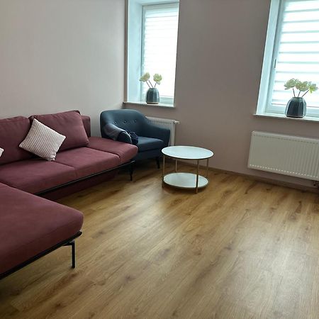 Schoene Drei Raumwohnung. Hell,Stilvoll, Gemuetlich. Borna Extérieur photo