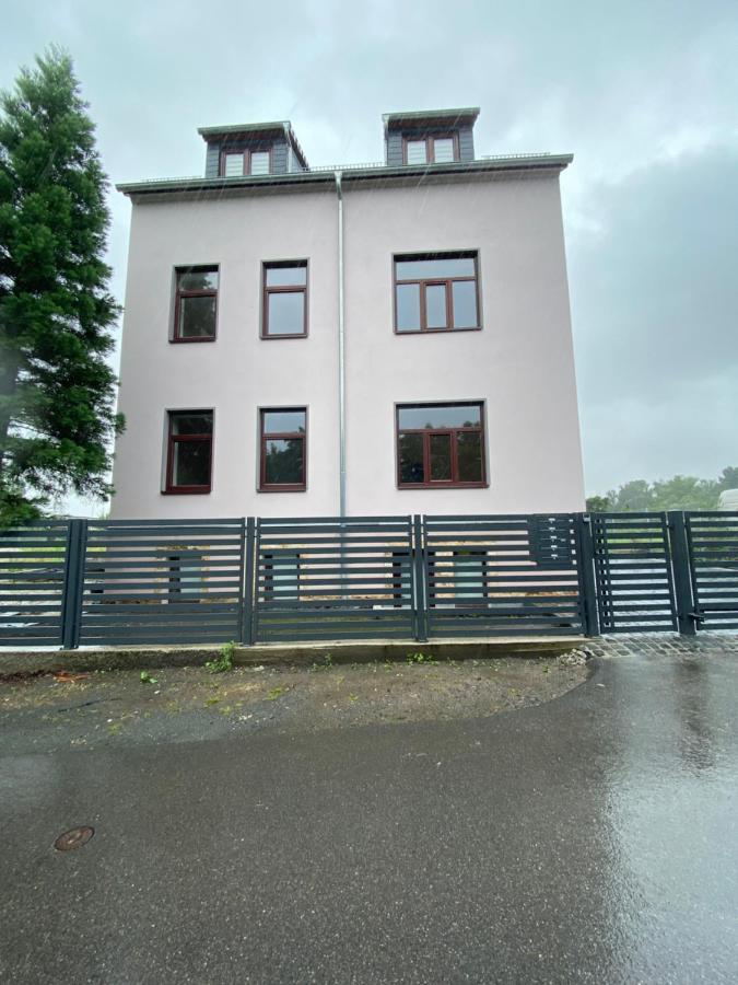 Schoene Drei Raumwohnung. Hell,Stilvoll, Gemuetlich. Borna Extérieur photo