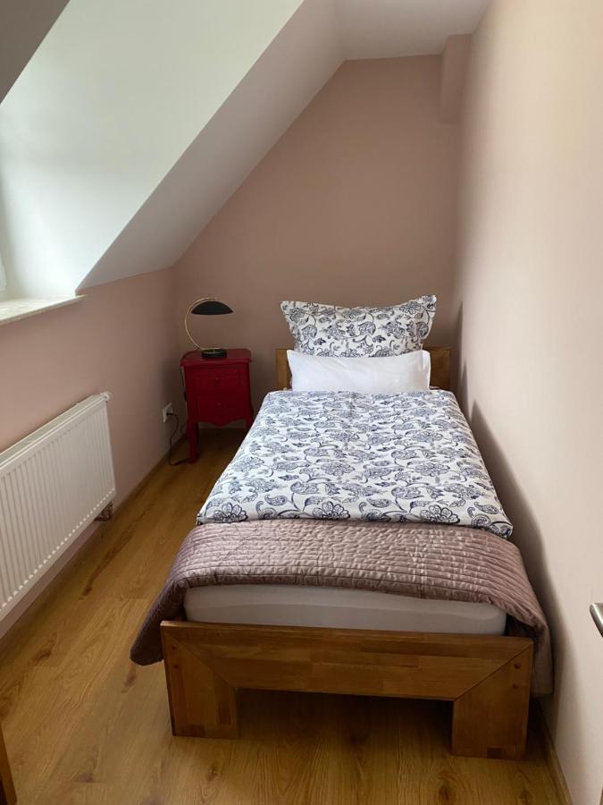 Schoene Drei Raumwohnung. Hell,Stilvoll, Gemuetlich. Borna Extérieur photo